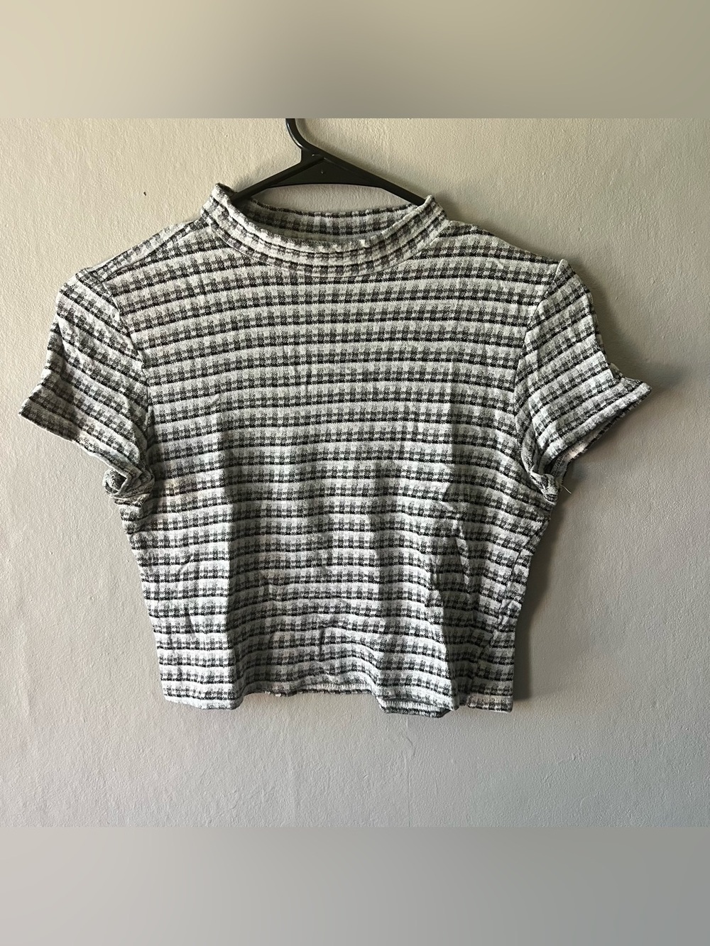 American Eagle Black Grey Mock Neck Fitted Tee Size Medium